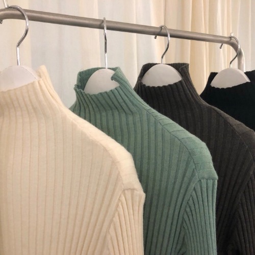 Diagonal sleeve high neck knit (mint/ ivory) 새상품세일64000
