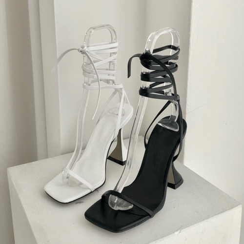 Strap sandal heel (black/ white)