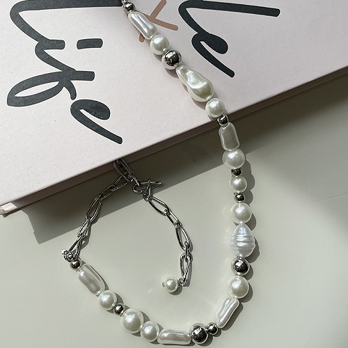 Pearl &amp; silver ball mix necklace