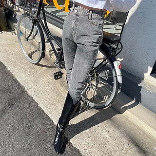 Diagonal button gray jeans