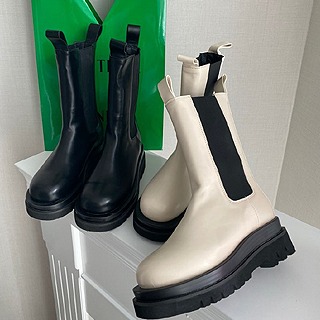 Bottega high chelsea boots (Ivory/ black)