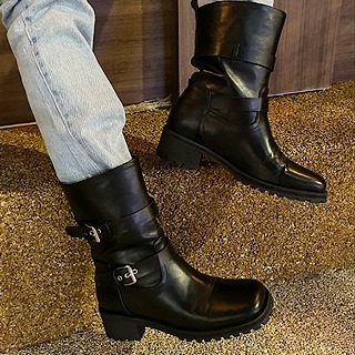 Two buckle middle boots